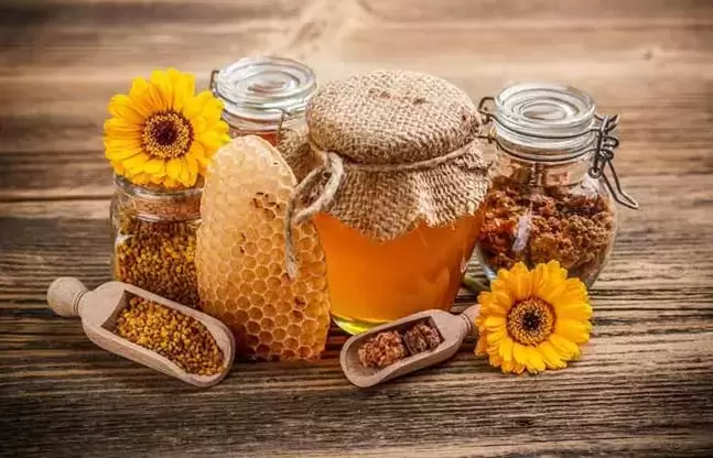 Honig ist ein nützliches und schmackhaftes Mittel, das die männliche Potenz steigern kann